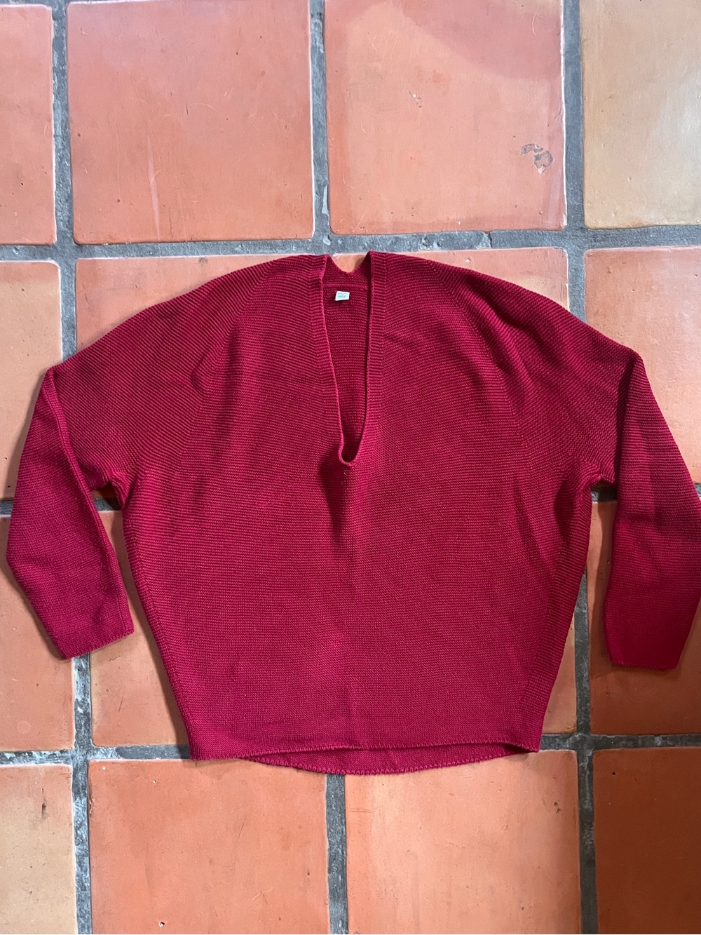 UNIQLO Women's 3D Knit Cocoon V-Neck Sweater in Dark Red, Size Small